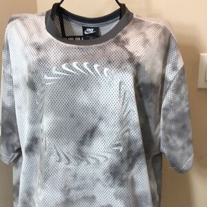 NWOT NIKE Plus Size Gray & Silver SPORTS Top with Silver Swoosh Size 1X